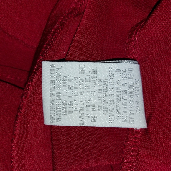 Sleeveless, strappy red dress - Picture 7 of 7